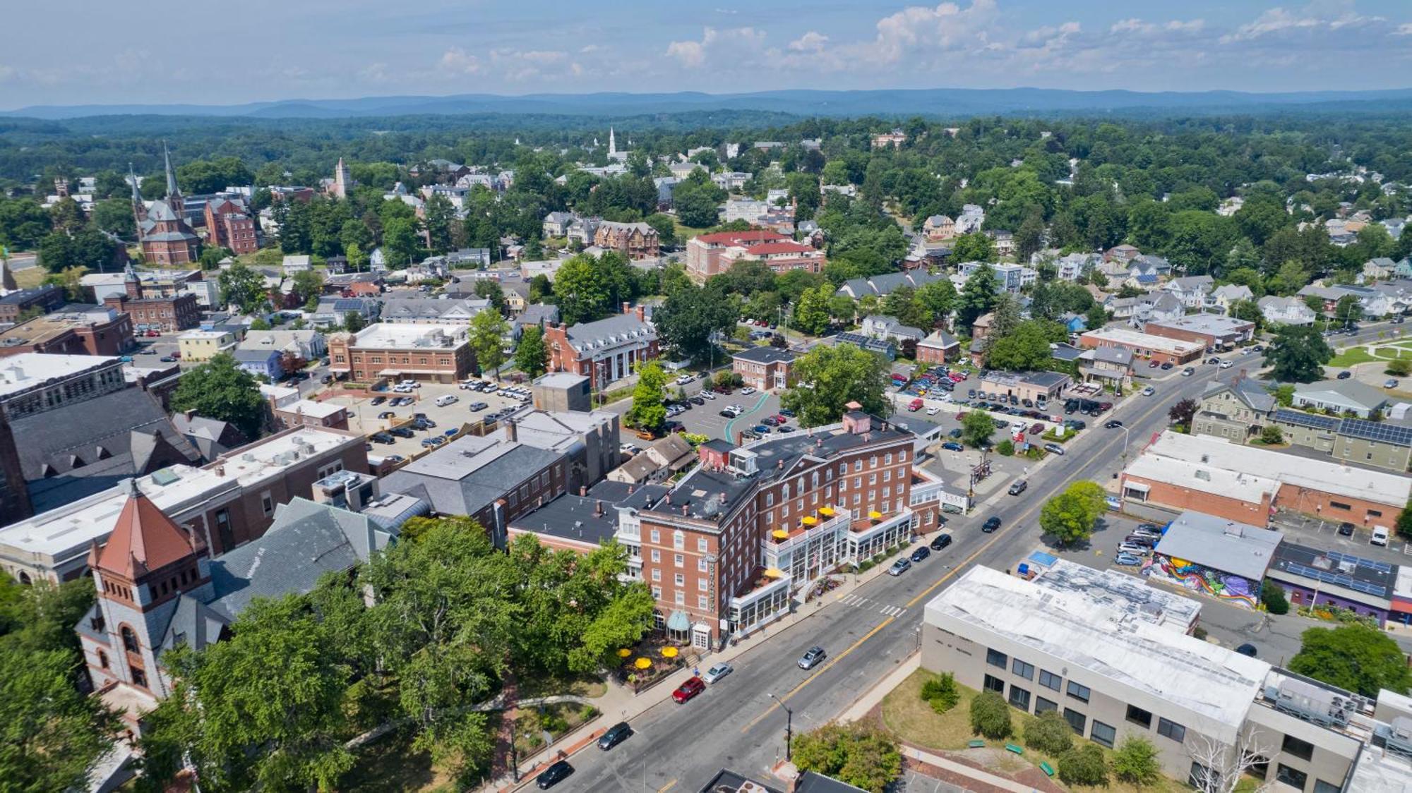 The Hotel Northampton Luaran gambar